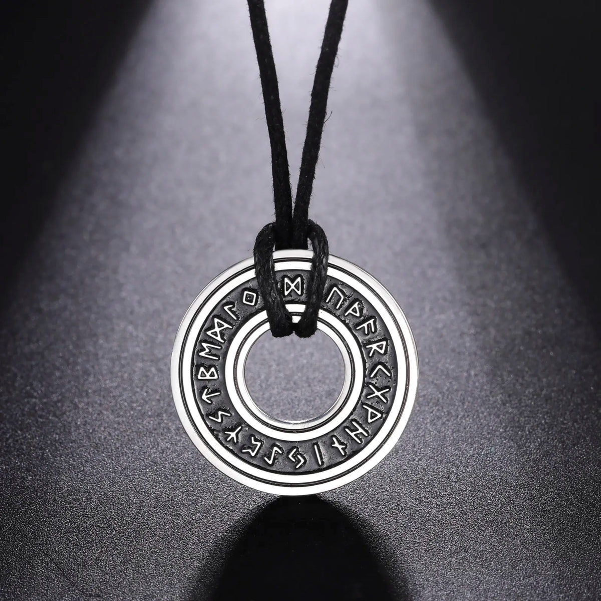 Collar Nordic Rune Elegance Amulet - Vanguardia Masculina